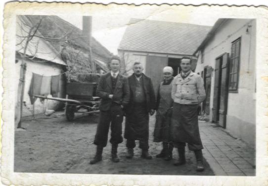 Familie Auer um 1930 - vlnr Josef, Leopold sen., Barbara u. Leopold jun.